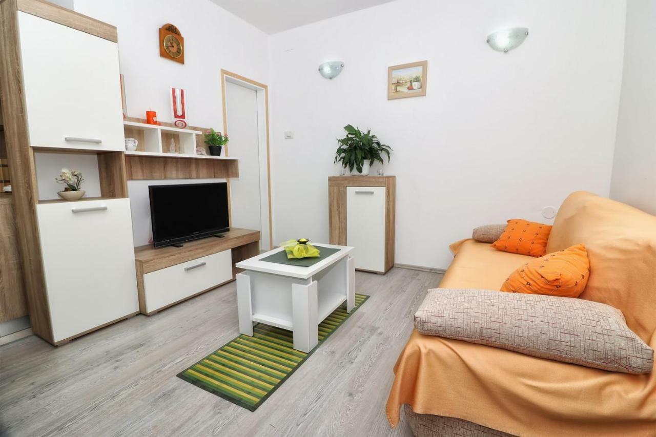 Apartment Edi Pula Luaran gambar