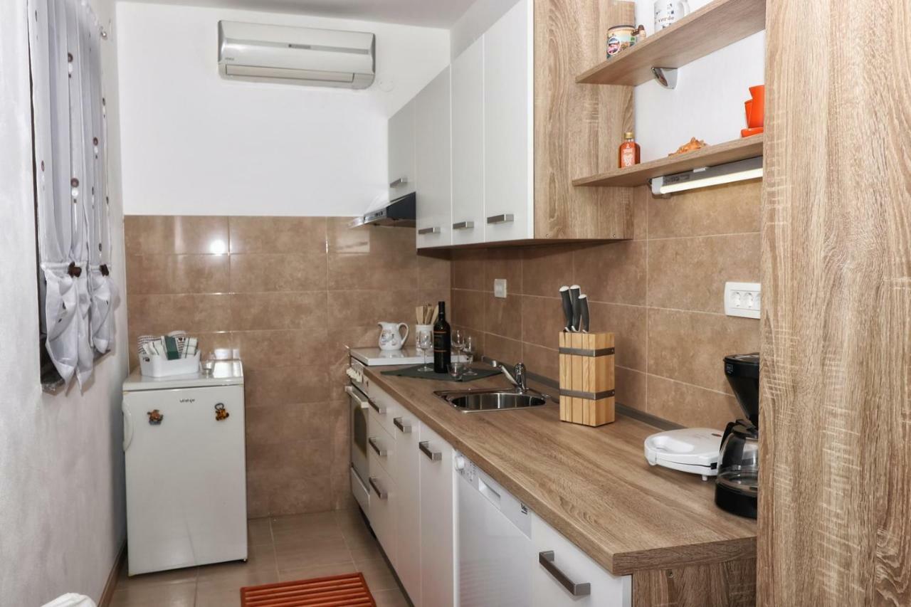 Apartment Edi Pula Luaran gambar
