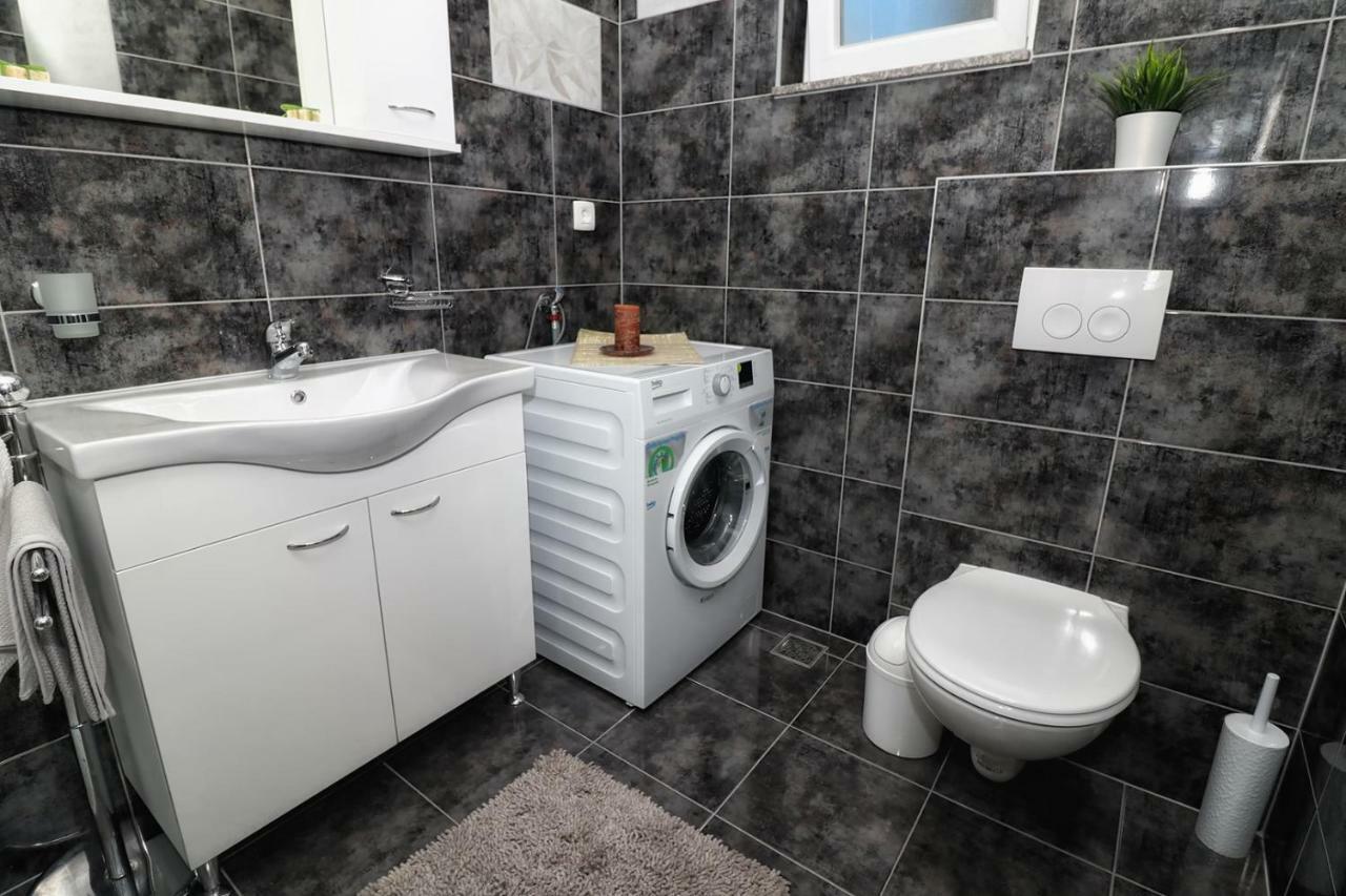 Apartment Edi Pula Luaran gambar